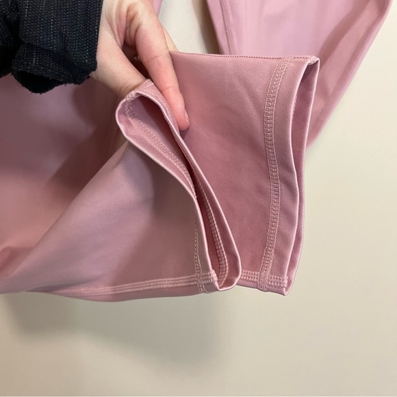 Fabletics Salar Statement Ultra Cool Rosebloom Shine Leggings - Picture 5 of 12